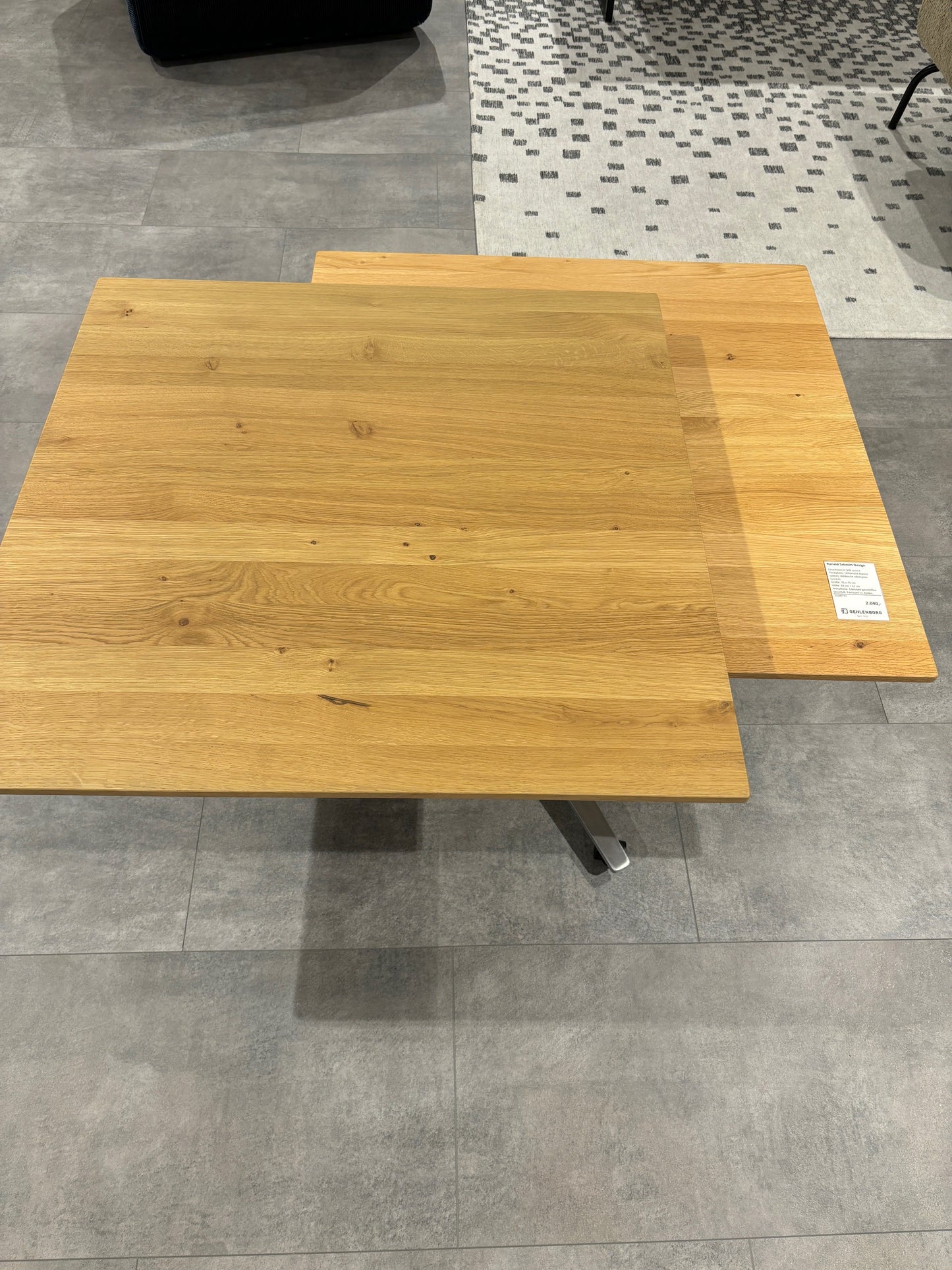 Gehlenborg quadratischer Couchtisch mit Holzplatte und Metallfuß, von oben