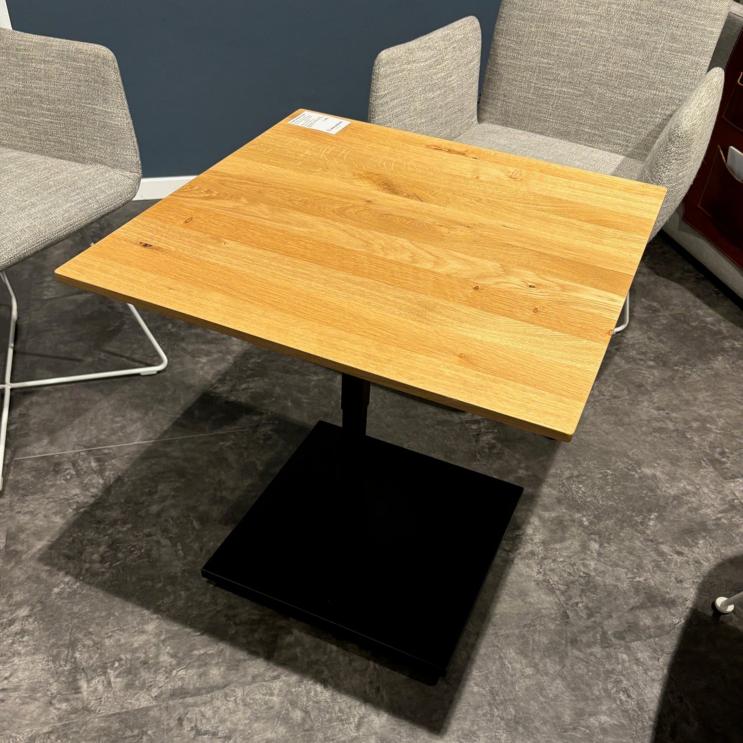 Ronald Schmitt quadratischen Tisch mit einer Holzplatte